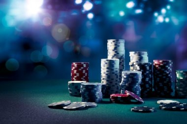 Live dealer managing Capsa Susun table on ovo88 login